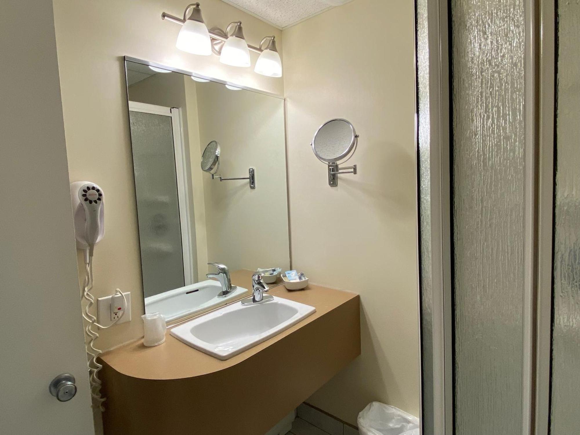 Centre-ville Hotel 3*